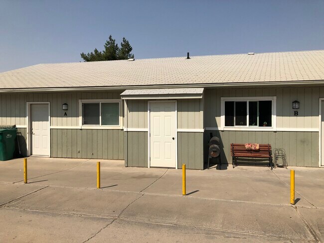 Building Photo - 2806 La Habra St