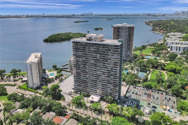 Foto del edificio - 780 NE 69th St