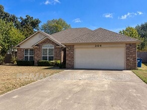Building Photo - 306 Old Forge Dr