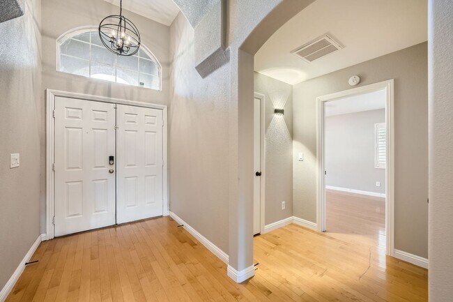 Building Photo - Great Henderson Single Story Home