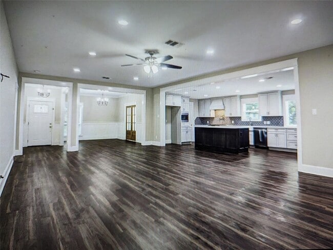Building Photo - 2826 Edgewood Dr