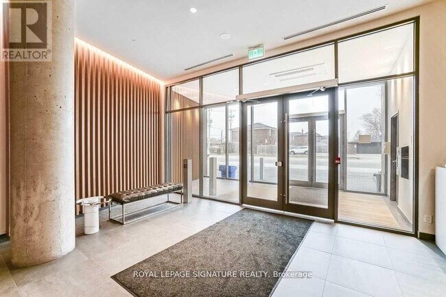 Building Photo - 120 Varna Dr