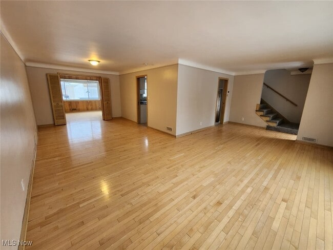 Foto del edificio - 2413 Elmdale Rd