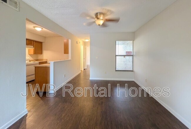 Foto del edificio - 5446 Pinehaven Ct