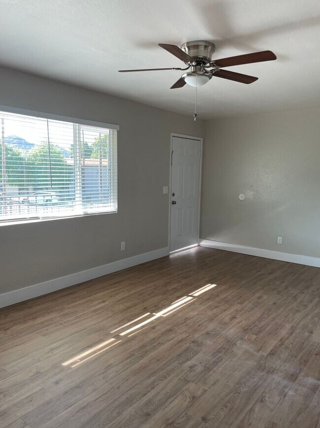 Foto del edificio - 1346 E Mountain View Rd