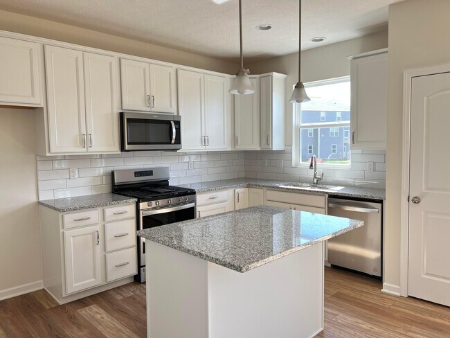 Building Photo - 305 Raccoon Ave