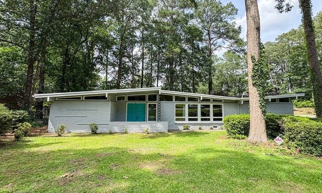 Building Photo - 3 Bedroom and 2.5 Bath Home (Pets Considered)