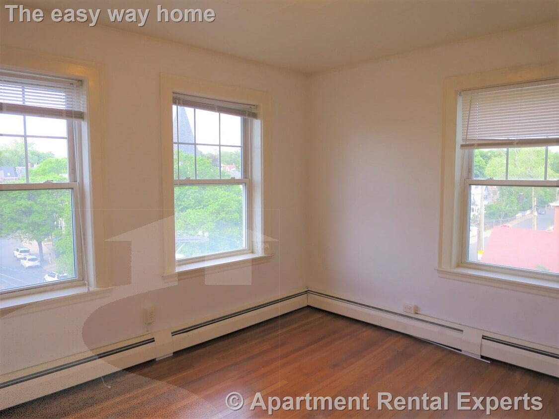 Primary Photo - 36 College Ave