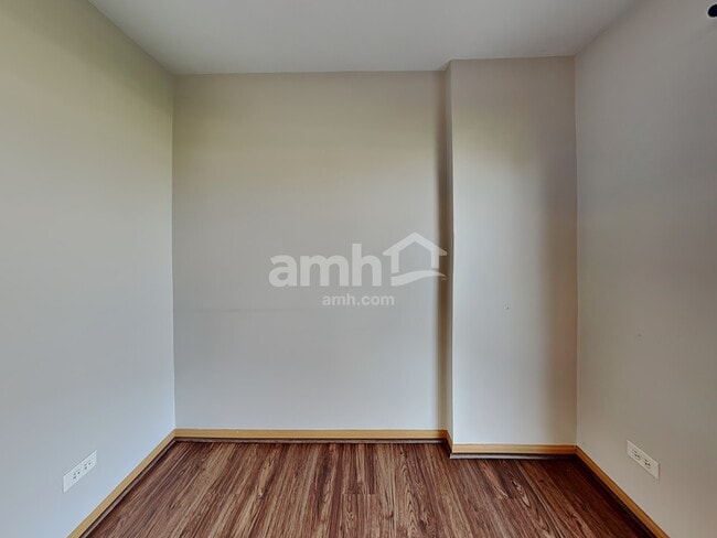 Foto del edificio - 250 Wedgewood Cir
