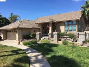 Building Photo - 2079 Newport Dr
