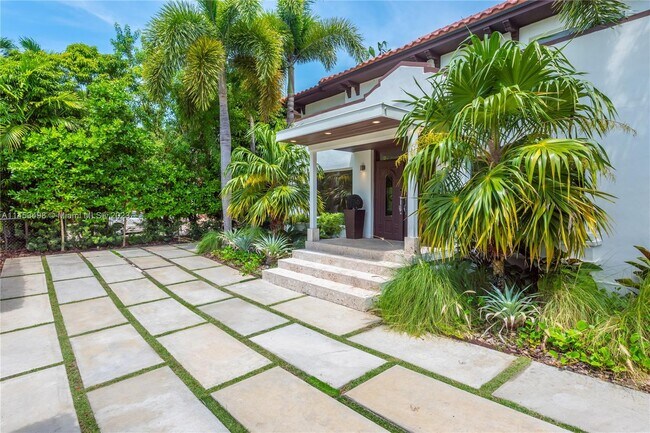 Building Photo - 2500 S Miami Ave