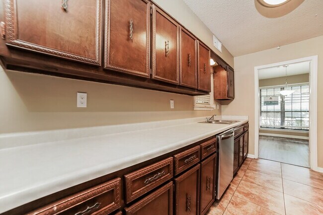 Foto del edificio - 5276 Kimbark Woods Dr