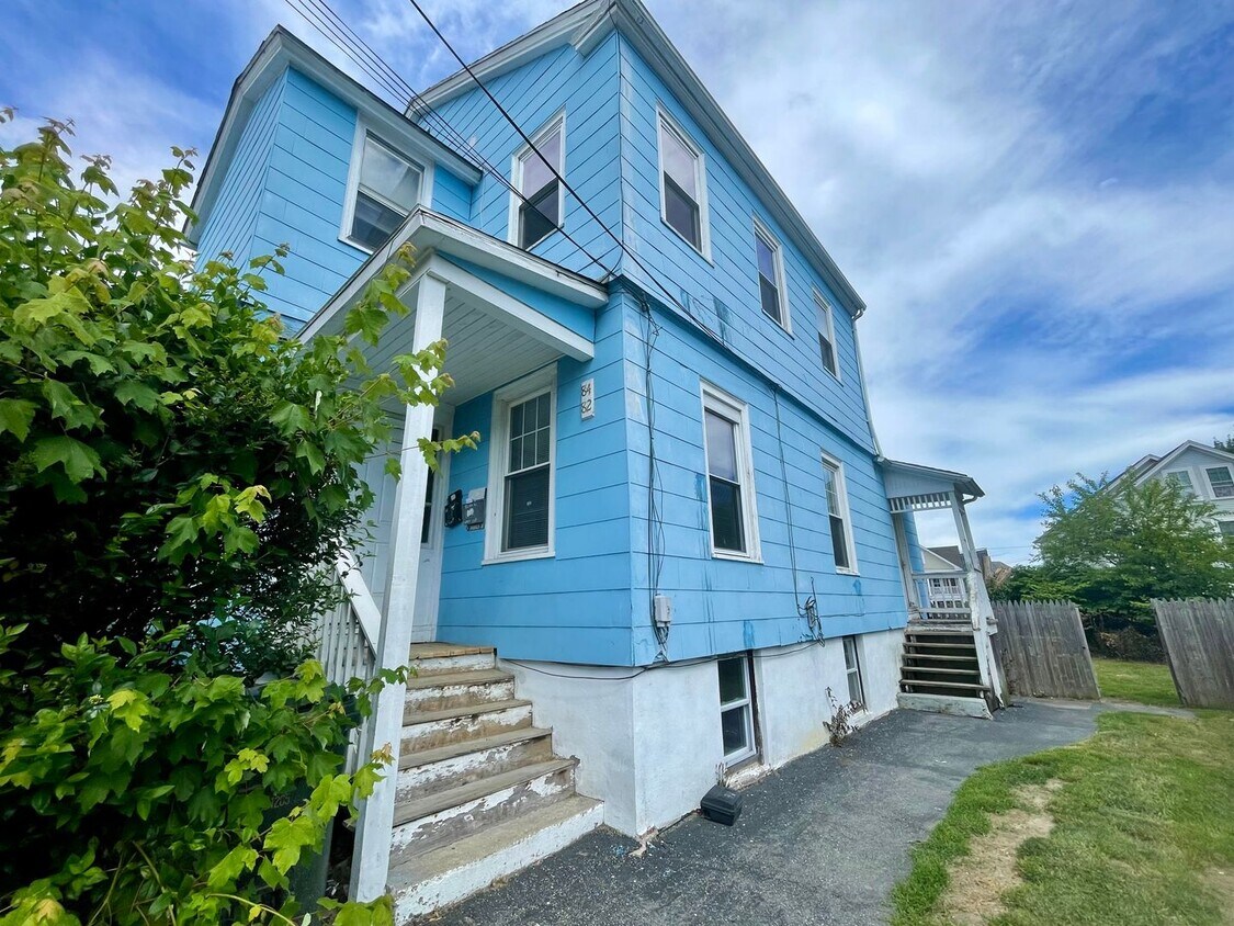Primary Photo - 82 West Coit