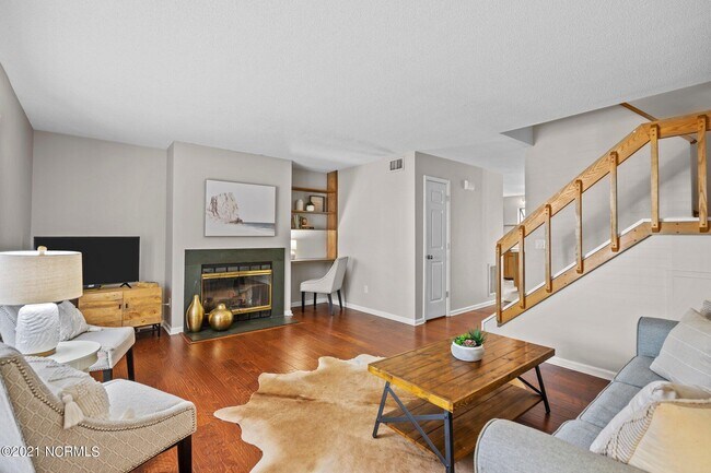 Building Photo - 420 Cobblestone Dr