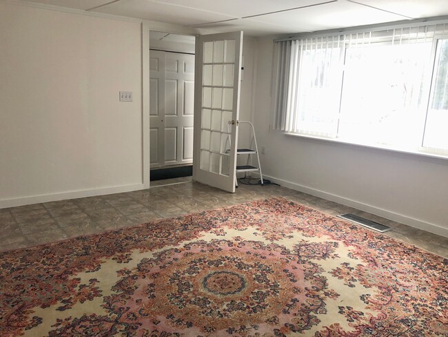 Living Room/Mudroom Entry - 70 Crane Crossing Rd