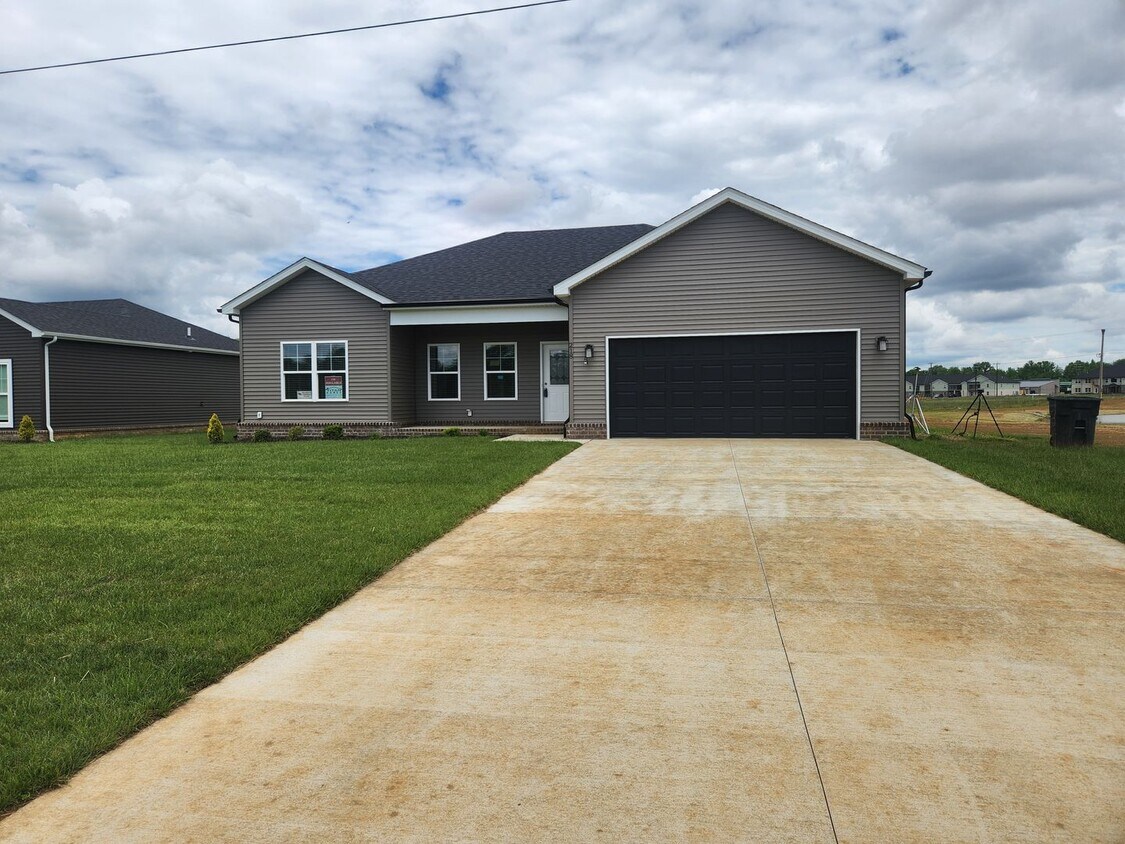 Foto principal - Brand new 3BR 2BA home in Royal Troon Subd...