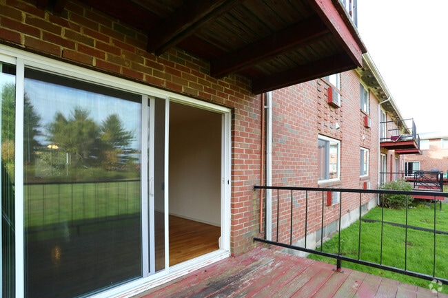Lakeview Apartments Farmington Ct Balcony Lakeview Apartments