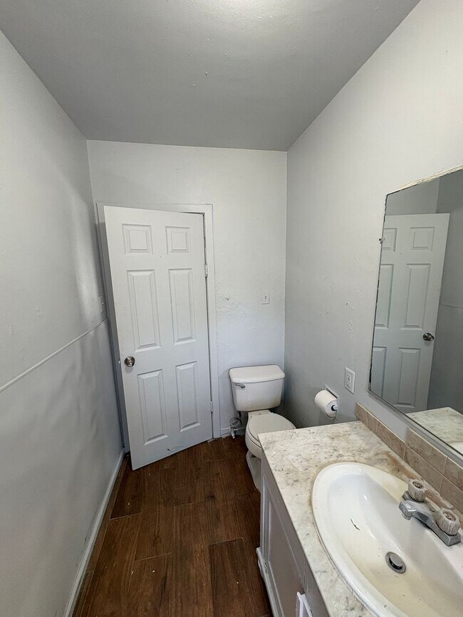Building Photo - Cozy home in Visalia Rent Ready