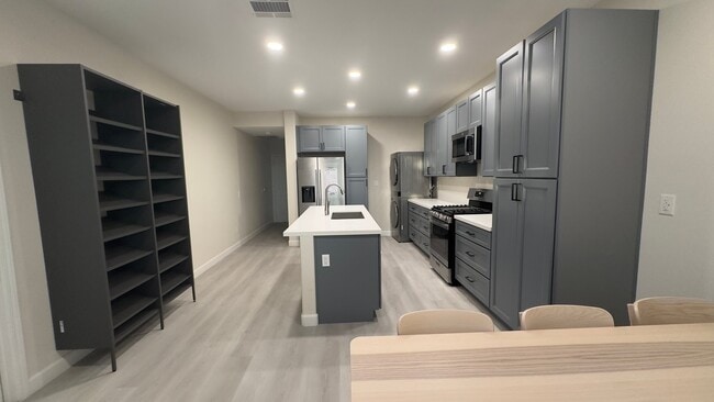Building Photo - 39391 Tiburon Dr