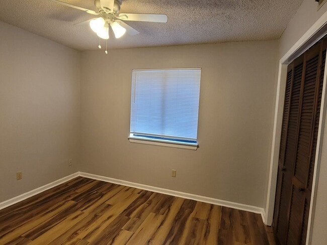 Building Photo - WATERFRONT 2/2 in the SE w/ New Paint, Scr...