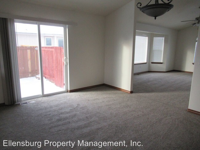 Foto del edificio - 3 br, 2 bath House - 102 W Annie Pl