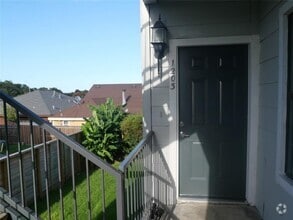 Building Photo - 6289 Wilcrest Dr