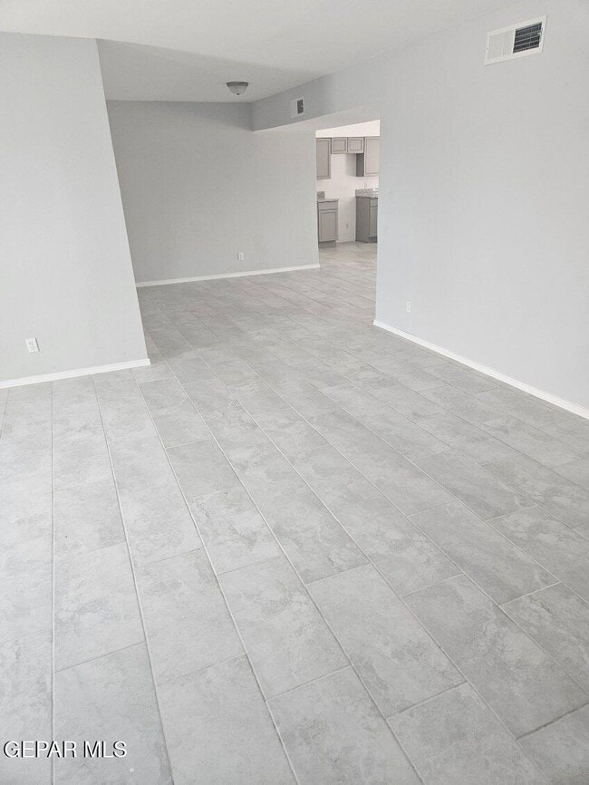 Building Photo - 14841 Kingston Rd
