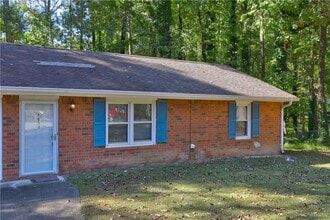 Building Photo - 2233 Davis Rd SW