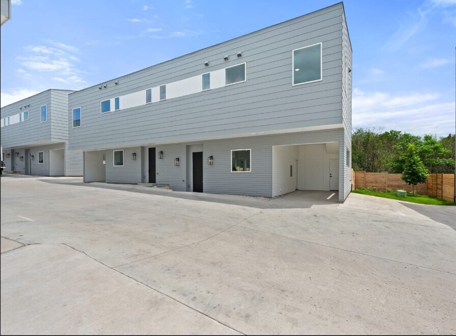 Building Photo - 401 N Bluff Dr