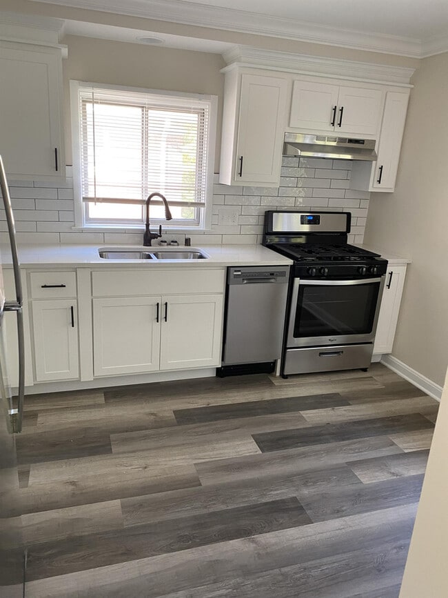 Building Photo - 9421 W North Ave