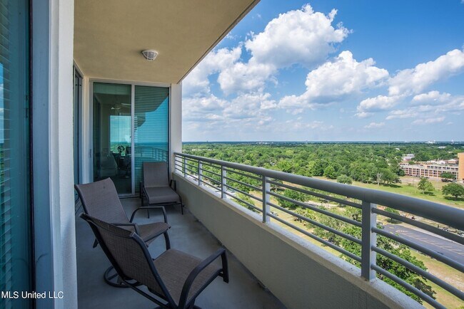 Foto del edificio - 2060 Beach Blvd