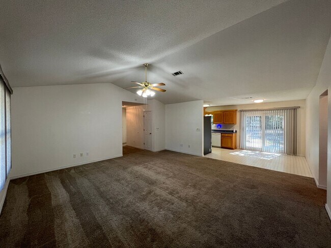 Building Photo - Beautiful 3 Bedroom Home