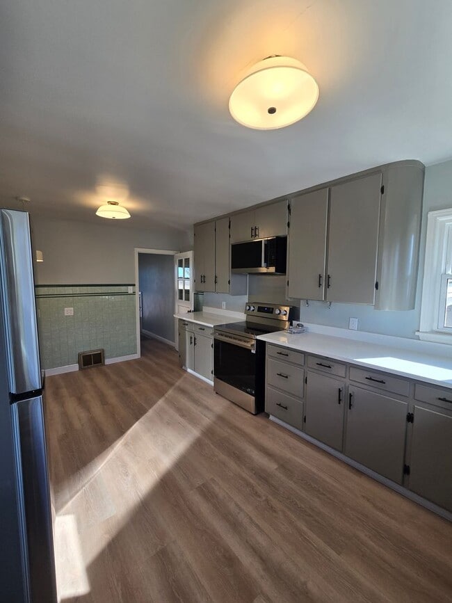 Building Photo - Remodeled Ranch Home