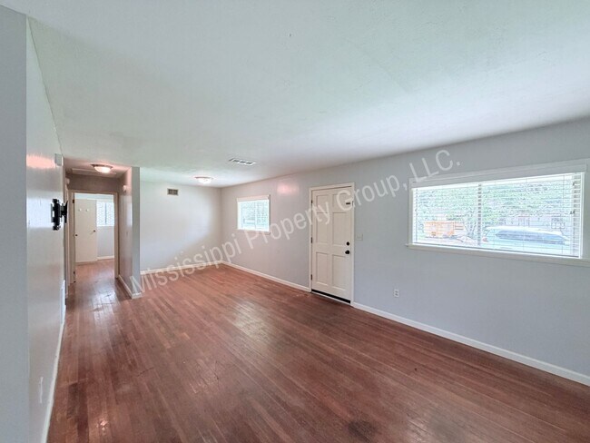 Foto del edificio - 1214 Beanland Dr