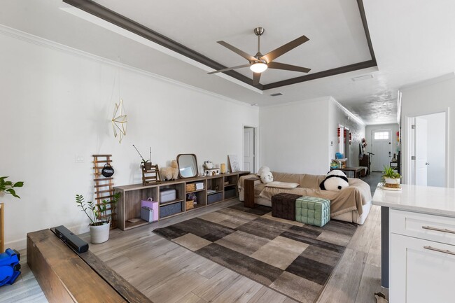 Building Photo - Stunning Home in Grand Oaks Neighborhood