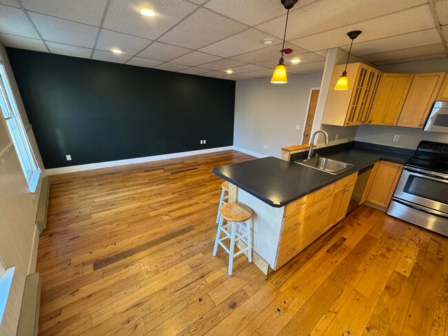 Building Photo - 38 W Main St