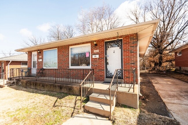 Building Photo - Lovely 2 Bedroom 2 Bathroom Home