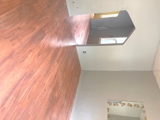 Foto del edificio - 1337 W 31st St