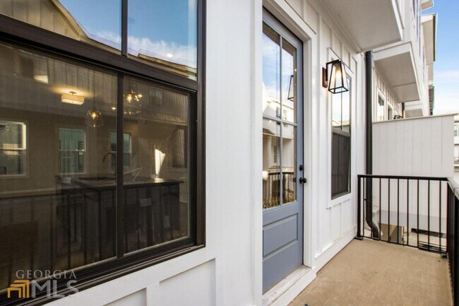 Building Photo - 161 Chestnut Cir