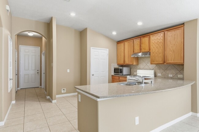 Building Photo - 1502 Stonehedge Bend Dr