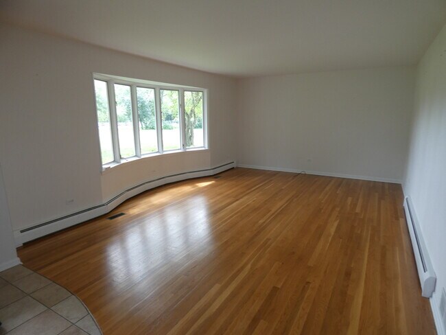 Building Photo - 210B Braeburn Rd