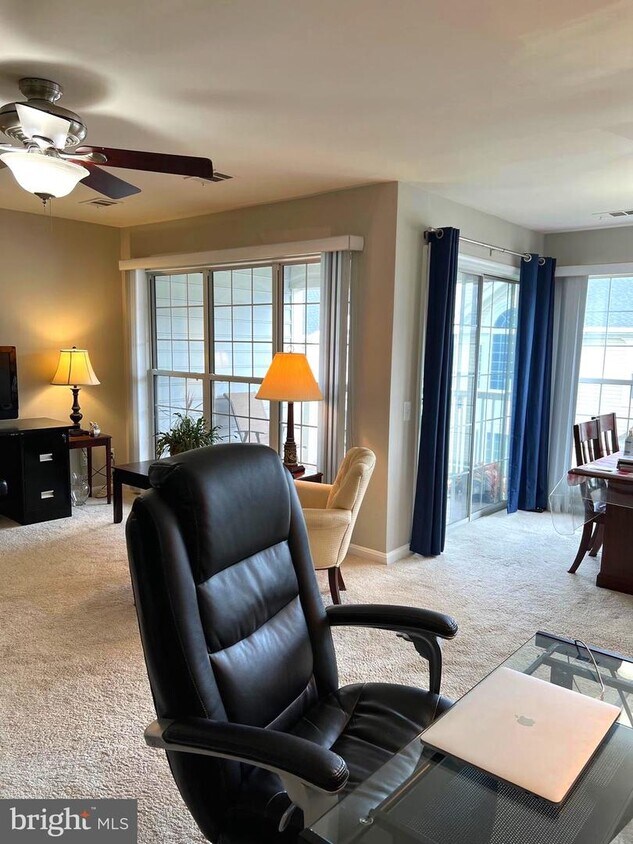 8232 Catbird Cir Unit 302, Lorton, VA 22079 Room for Rent in Lorton