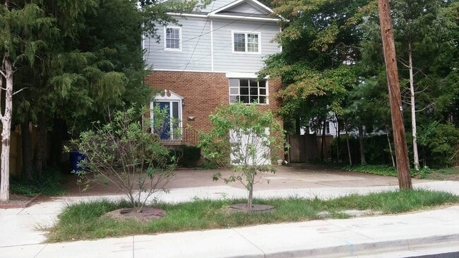 Building Photo - 4885 Old Dominion Drive