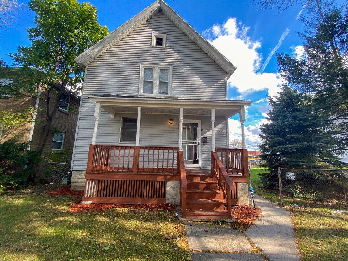 Primary Photo - 5272A-5272A N 36th St