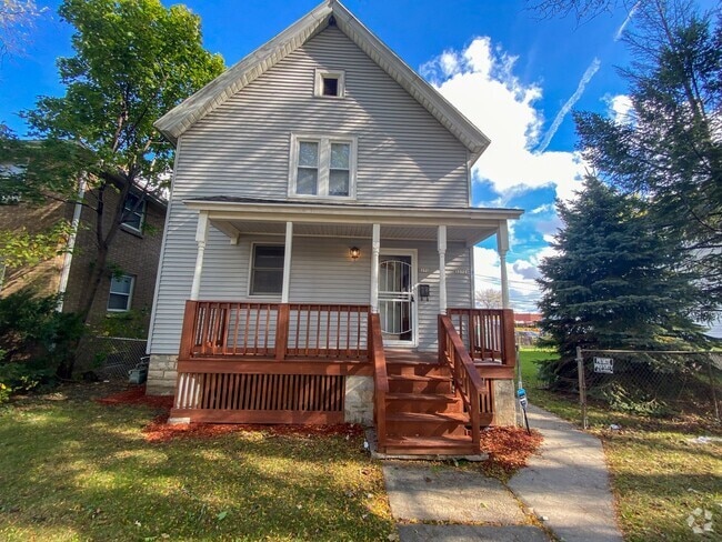 Building Photo - 5272A-5272A N 36th St