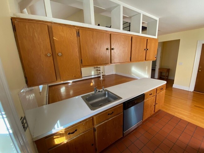 Building Photo - Bright & Spacious 2-Bed with Loft Suite in...