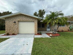 Building Photo - 2022 Royal Palm Dr