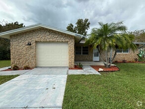 Building Photo - 2022 Royal Palm Dr