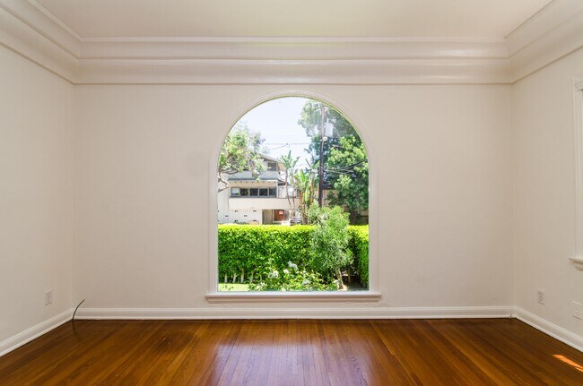 Building Photo - 1123 Larrabee St