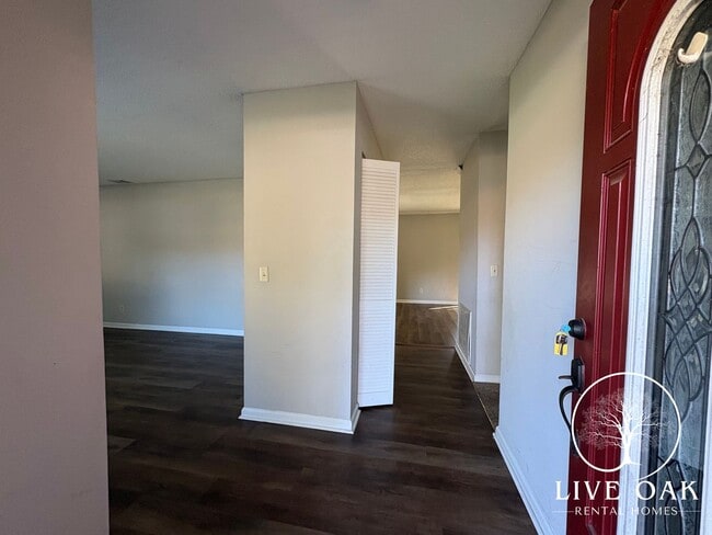 Building Photo - 714 Hemingway Dr